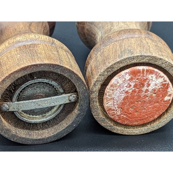 Vintage Peter Piper Salt and Pepper Mill Shakers Wood Grinder - Picture 3 of 11